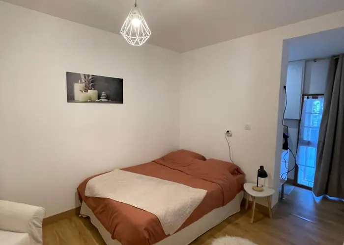 Vakantiehuis Au Domaine Des Charmes Castelviel